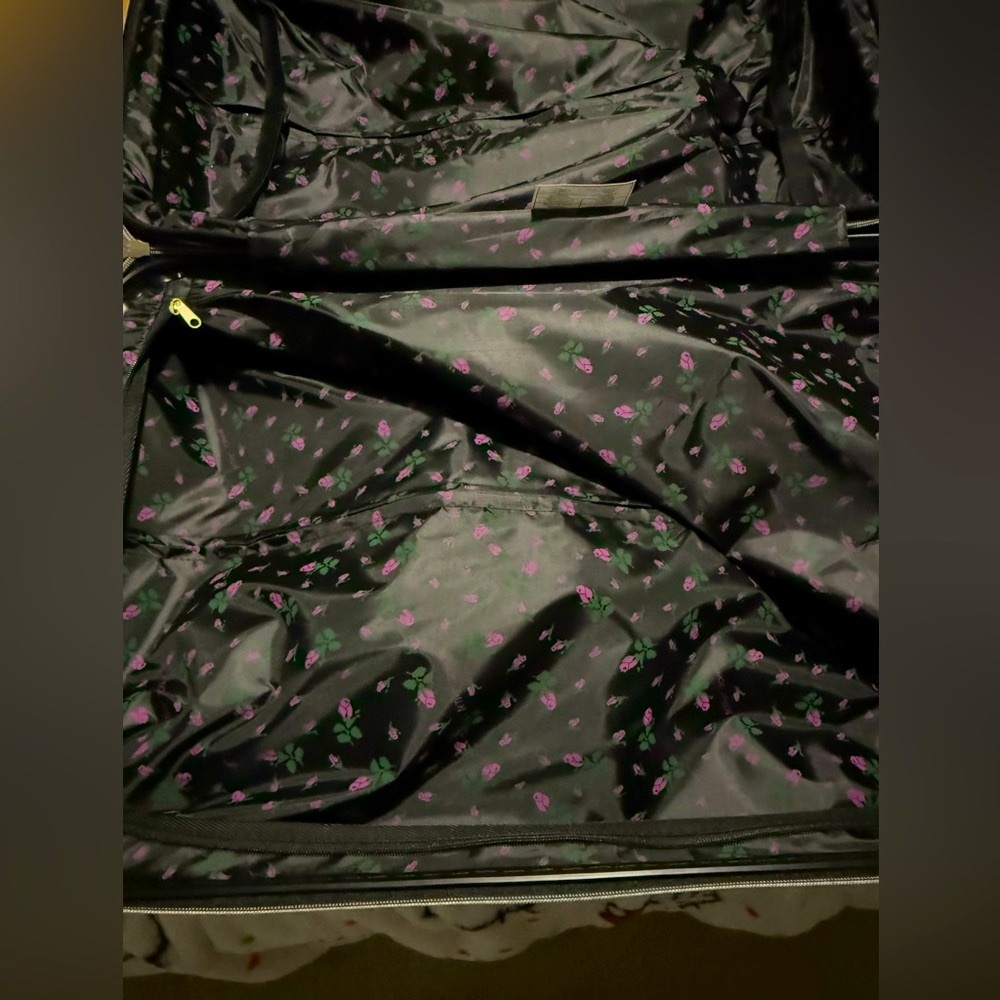 Betsey Johnson roses suitcase New - Picture 9 of 10